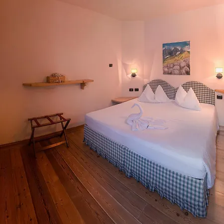Aparthotel Castel Madonna San Martino Di Castrozza